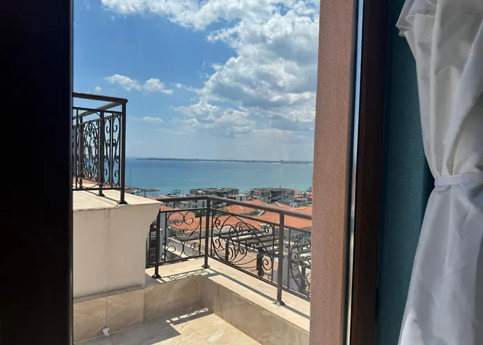 Fenix Complex Aparthotel 4*